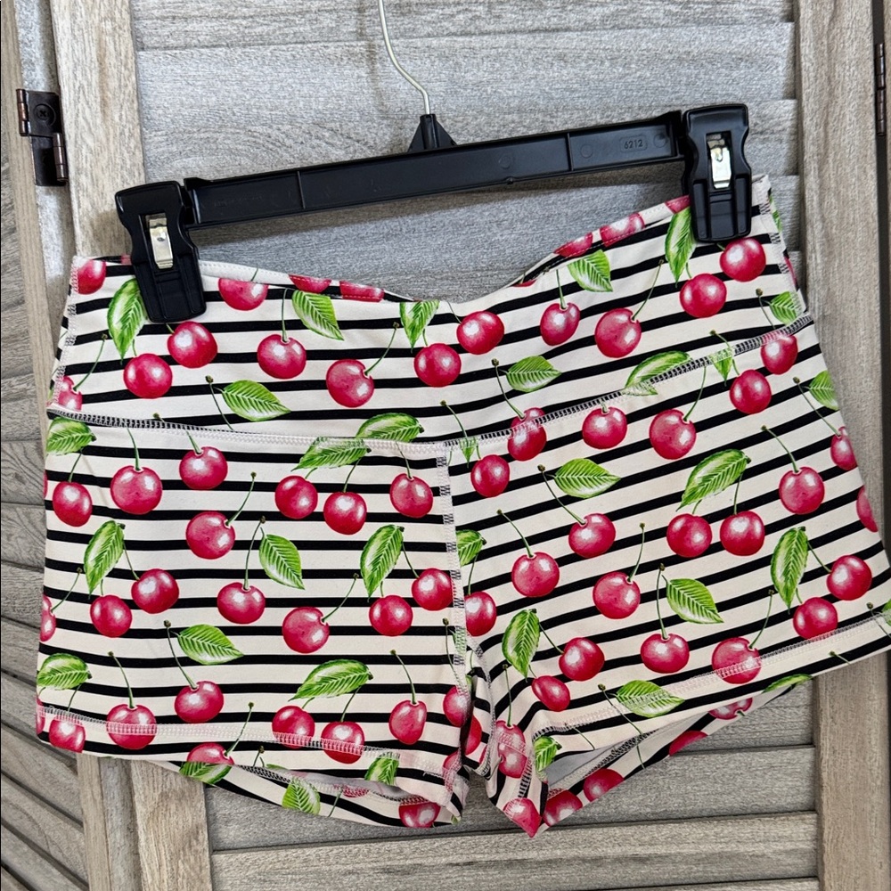 Savage Barbell Cherry Stripe High Waist Shorts size large pre owned - Picture 1 of 5